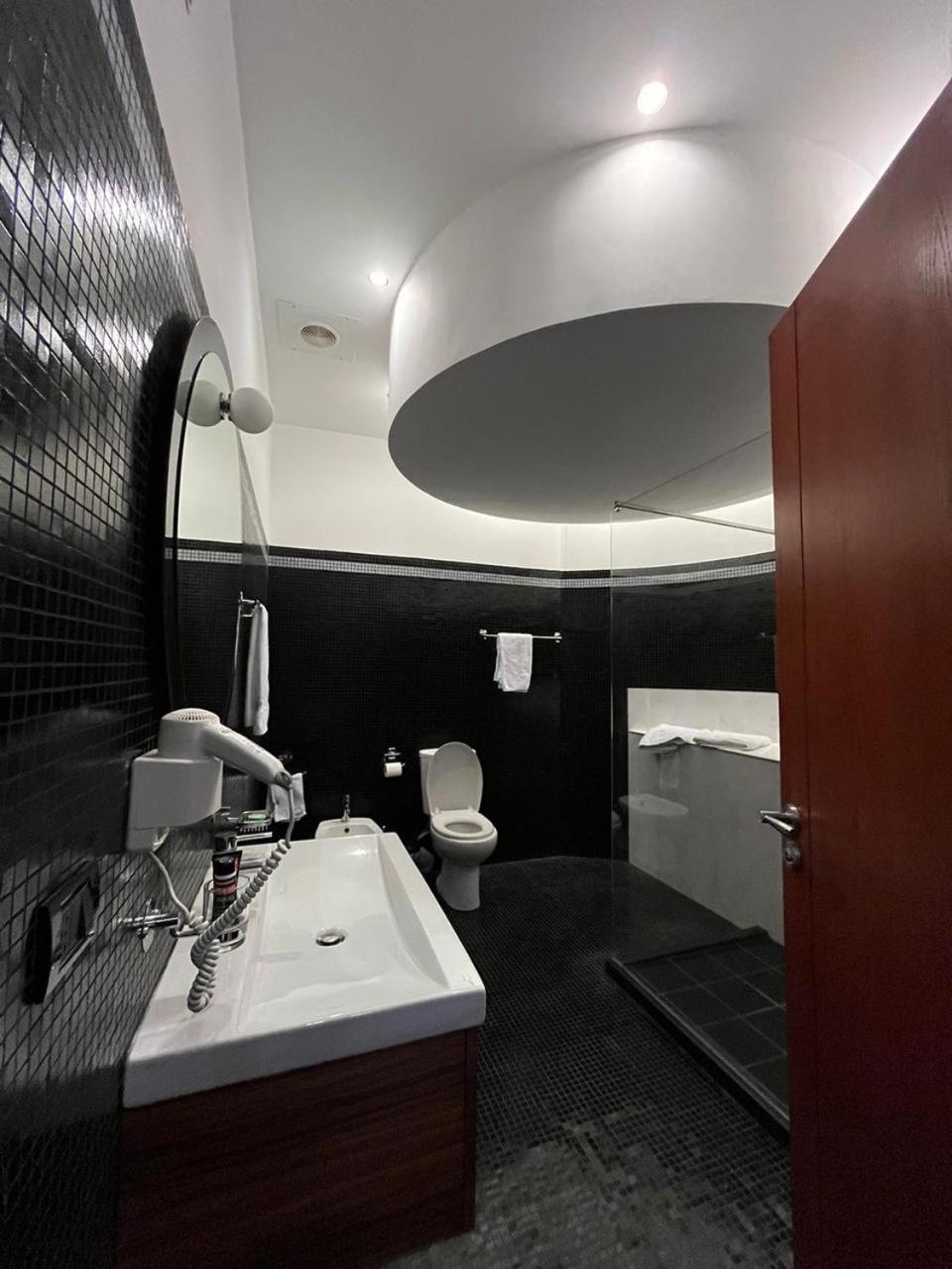 Icon Hotel Vlorë Εξωτερικό φωτογραφία