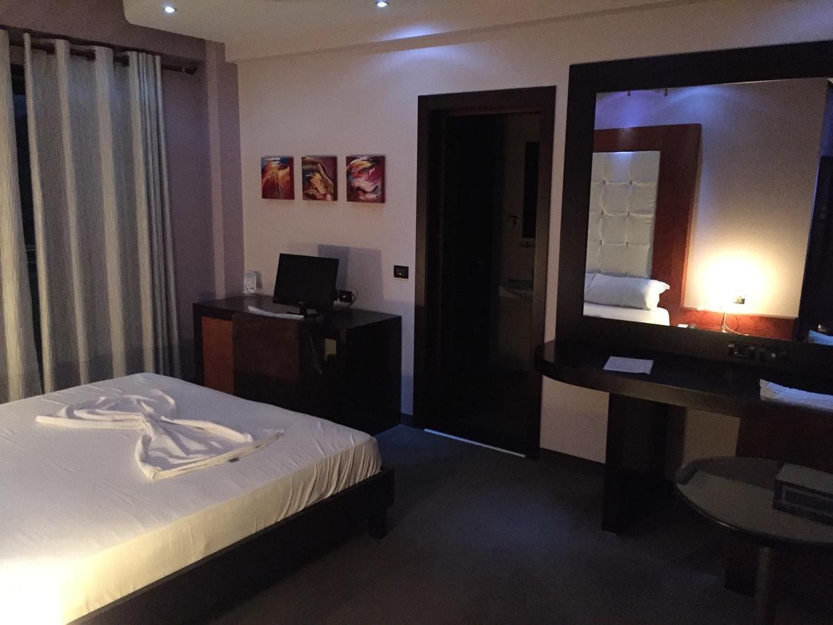 Icon Hotel Vlorë Εξωτερικό φωτογραφία