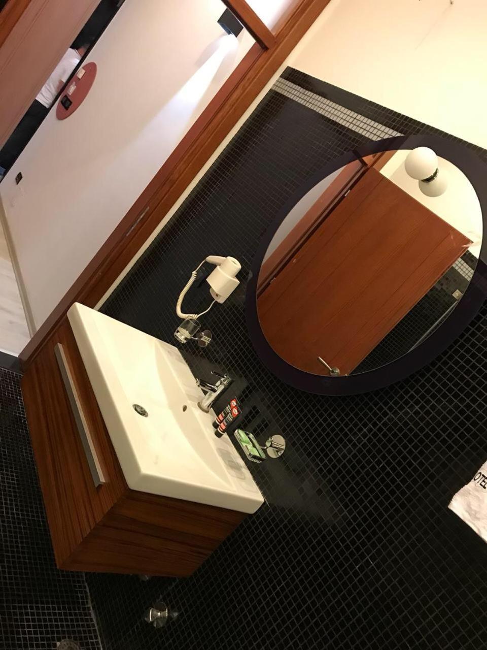 Icon Hotel Vlorë Εξωτερικό φωτογραφία