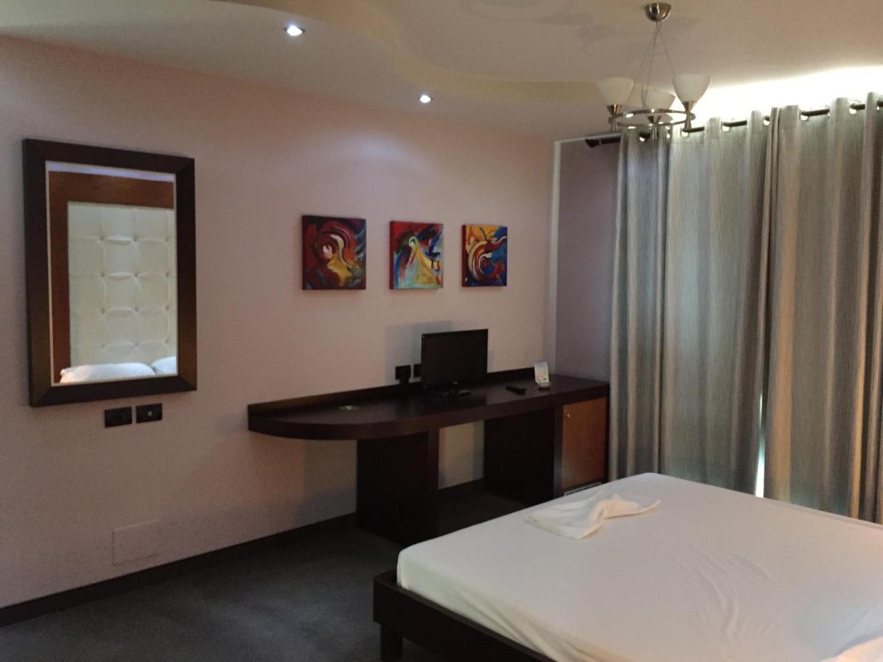 Icon Hotel Vlorë Εξωτερικό φωτογραφία