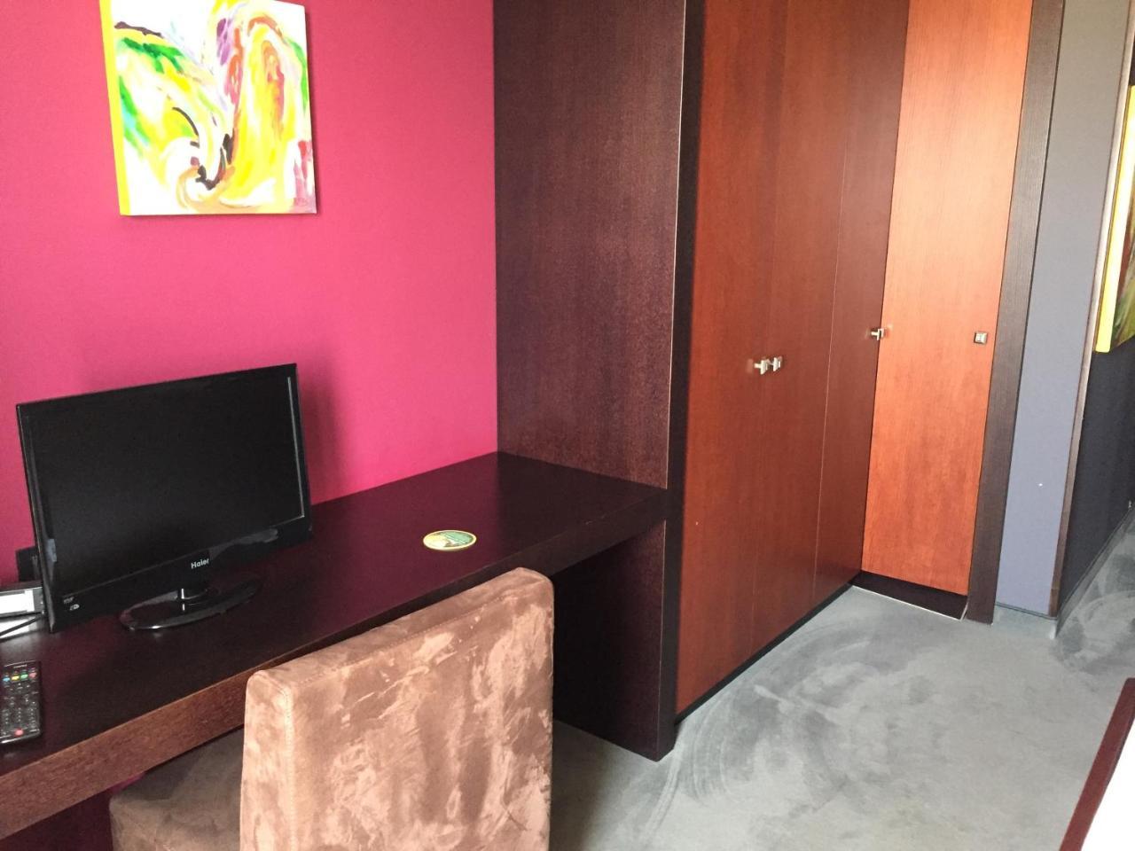 Icon Hotel Vlorë Εξωτερικό φωτογραφία